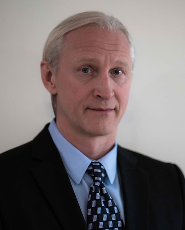 Alek Mikoajczyk headshot